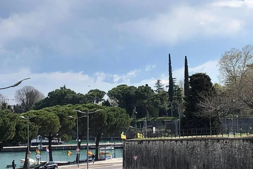 Apartmán *Central Lakeside Apt*Swimming Pool & Free Parking Peschiera del Garda Itálie